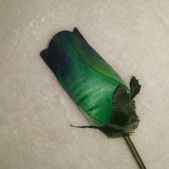 Green wooden rose, 13 inches long - Picture 6 of 6